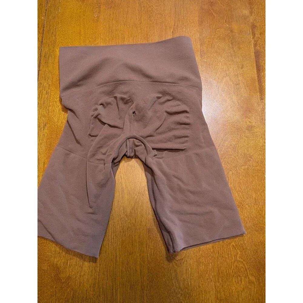 SKIMS Sculpting Short Mid Thigh Shapewear Cocoa Brown Size Medium - AS IS
